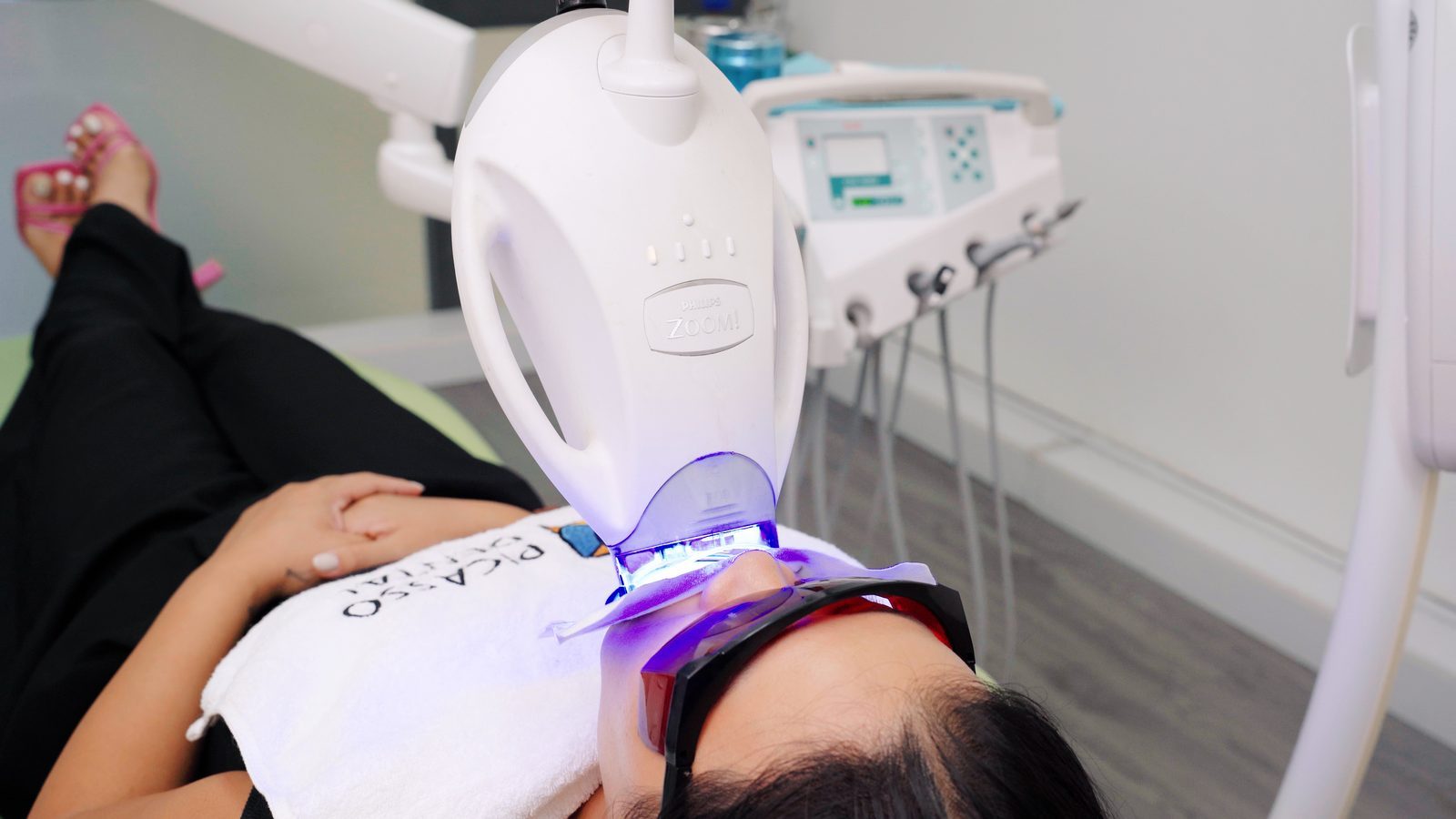 Laser teeth whitening at Picasso Dental Clinic - Da Nang Flagship