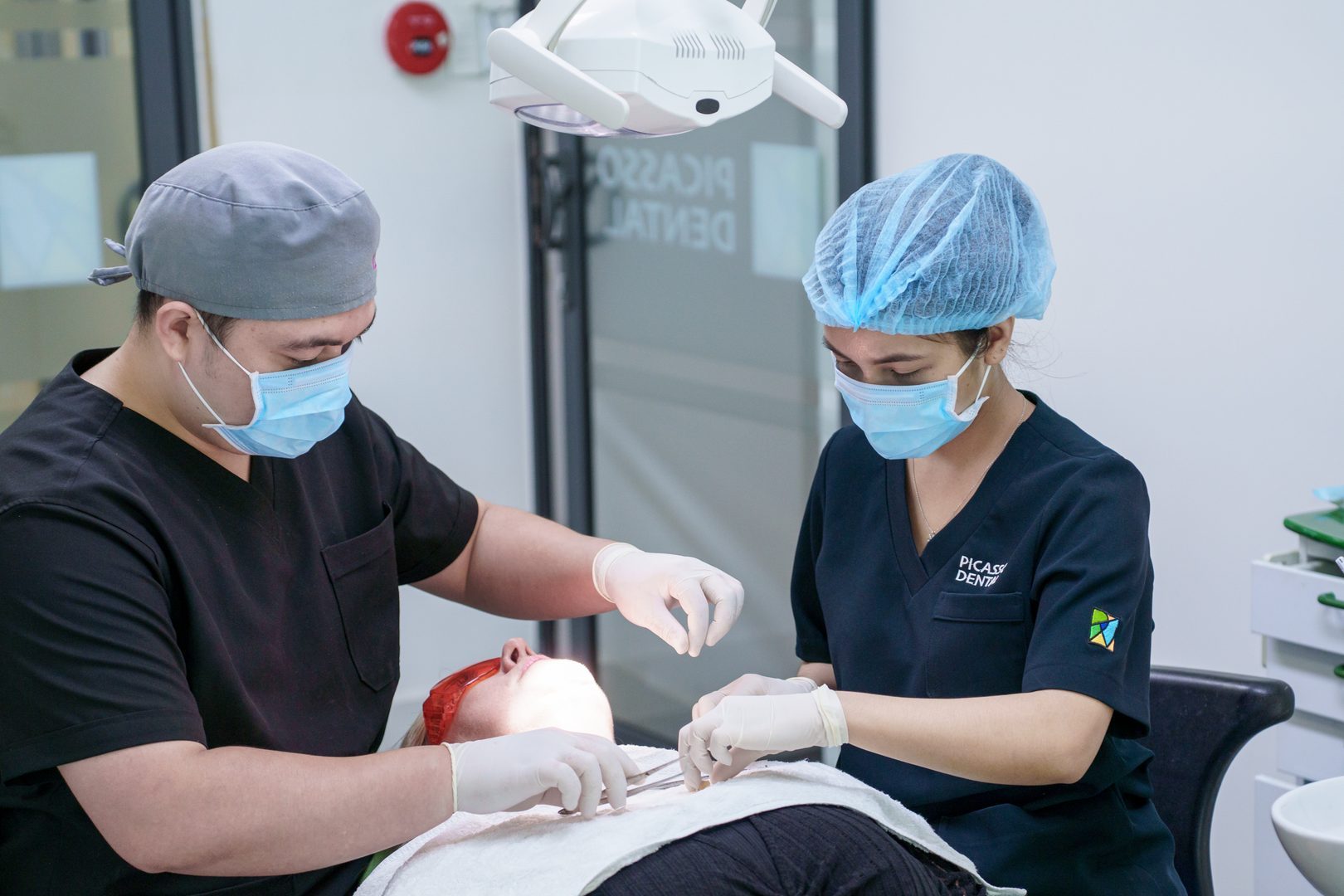 Two-dentist surgical procedure at Picasso Dental Clinic - Da Nang Flagship