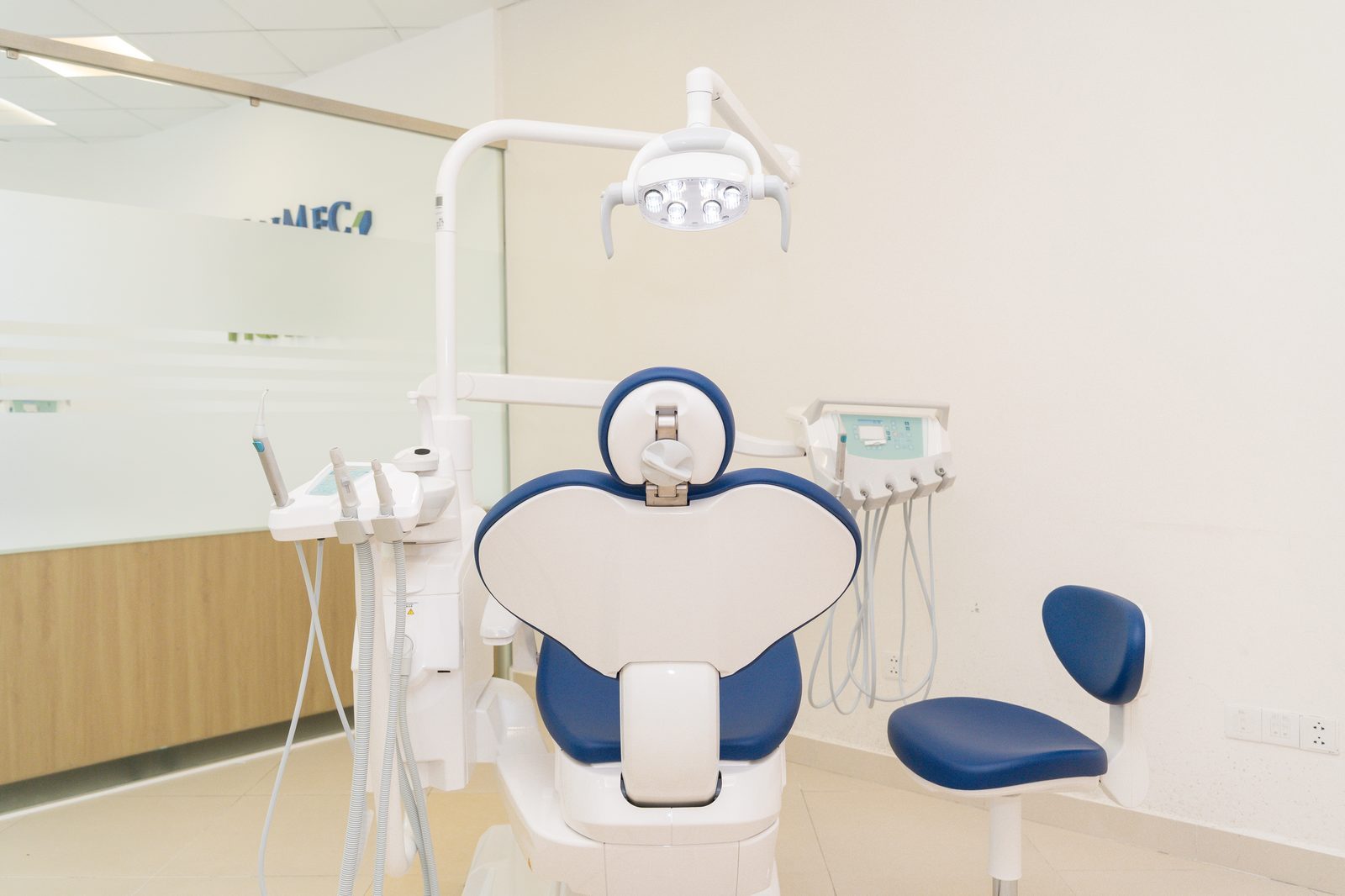 Hospital-grade dental treatment room at Picasso Dental inside Vinmec Da Nang